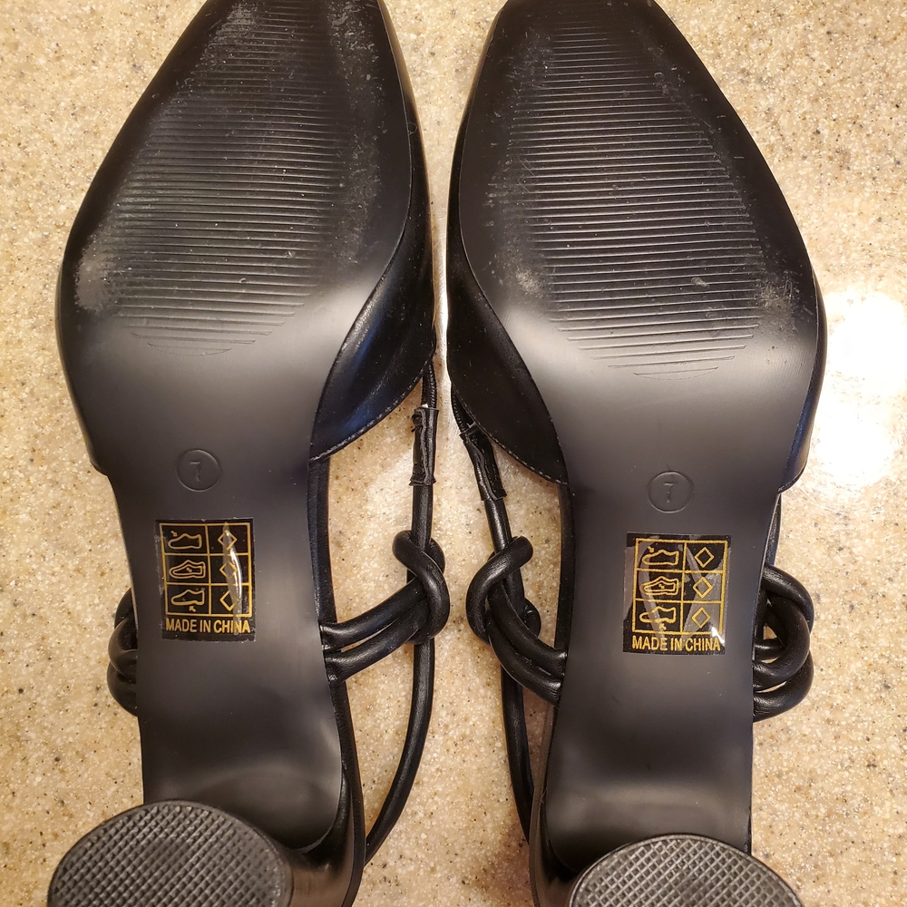 Journee Collection Black Slingback Heels - Picture 6 of 7